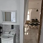 Endor - 4 Bedrooms, 5 Bathrooms, 1 Livingroom With Kitchen